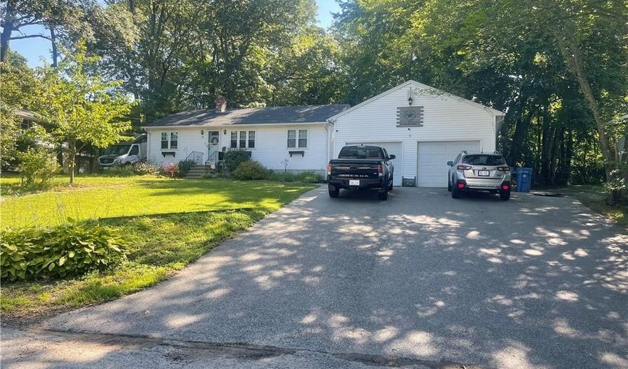 90 Brookdale St, Cumberland, RI 02864 - 2 Beds, 2 Bath