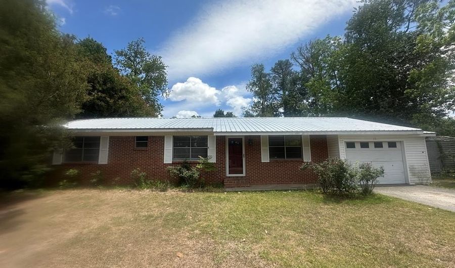 203 Magnolia Dr, Adel, GA 31620 - 3 Beds, 2 Bath