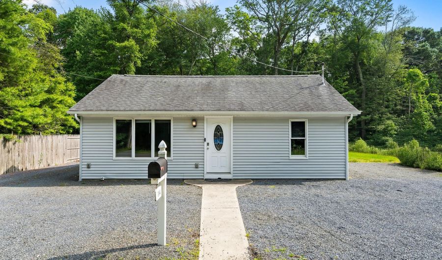 104 SLOOP CREEK Rd, Bayville, NJ 08721 - 2 Beds, 1 Bath