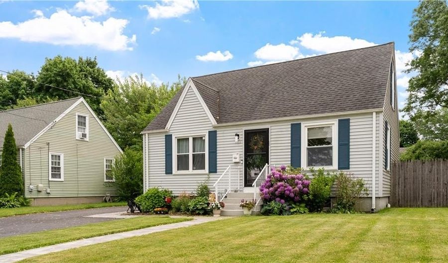 162 Thatcher St, East Providence, RI 02916 - 4 Beds, 1 Bath