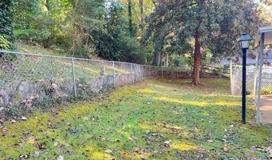 2000 HENRY Rd, Anniston, AL 36207 - 4 Beds, 3 Bath