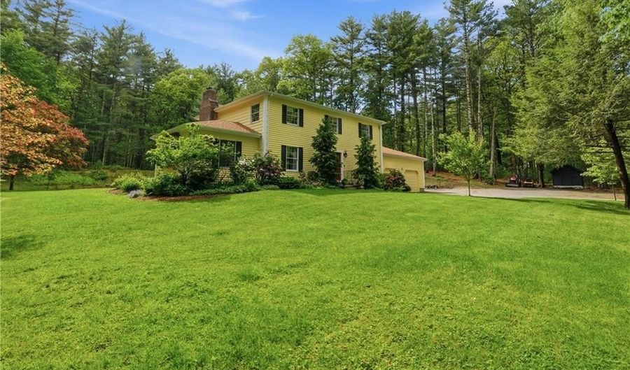 40 White Pine Dr, Glocester, RI 02814 - 4 Beds, 3 Bath