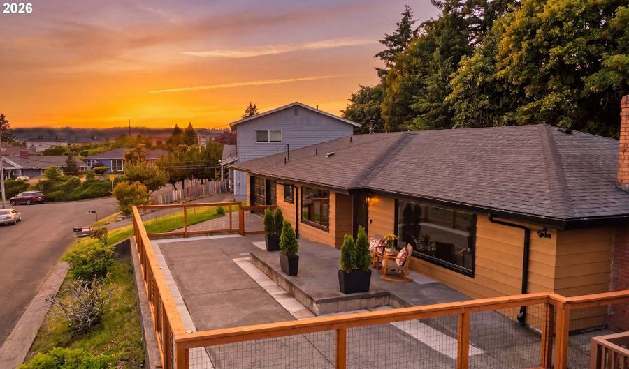 410 Pleasant Ave, Astoria, OR 97103 - 3 Beds, 2 Bath