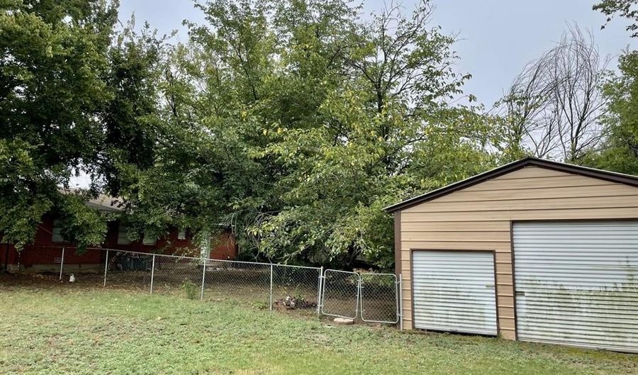 711 Denver St, Alvord, TX 76225 - 3 Beds, 1 Bath