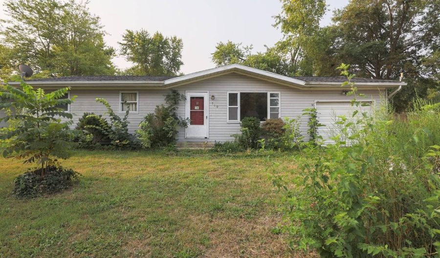 710 Field St, Altamont, IL 62411 - 3 Beds, 1 Bath
