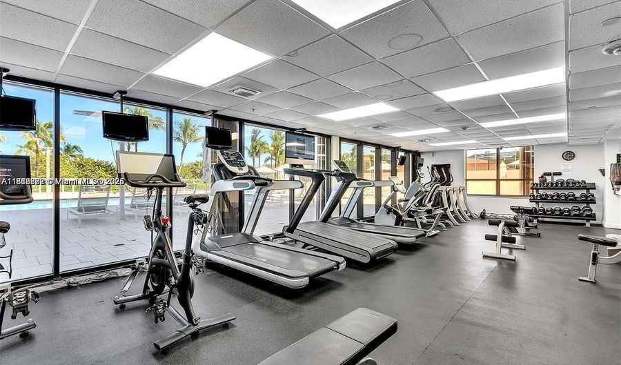 10185 Collins Ave 915, Bal Harbour, FL 33154 - 1 Beds, 1 Bath