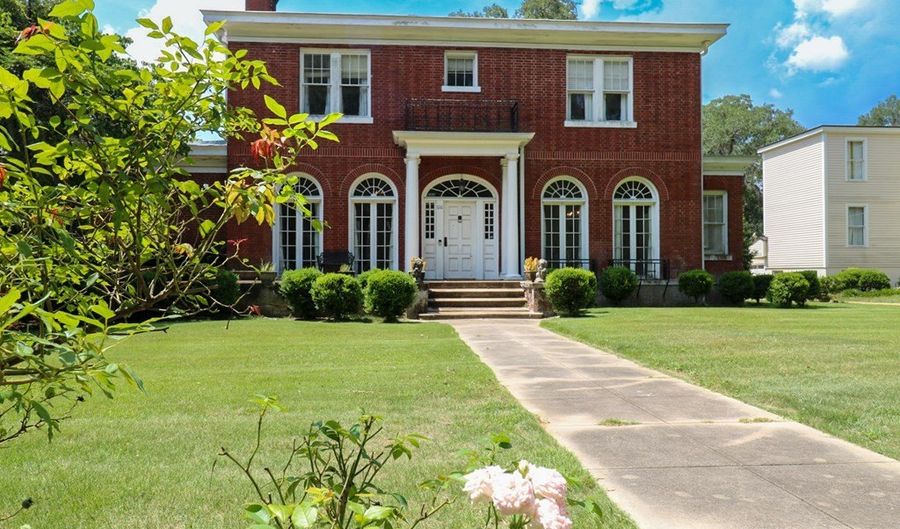 616 Broughton St, Bainbridge, GA 39817 - 5 Beds, 4 Bath