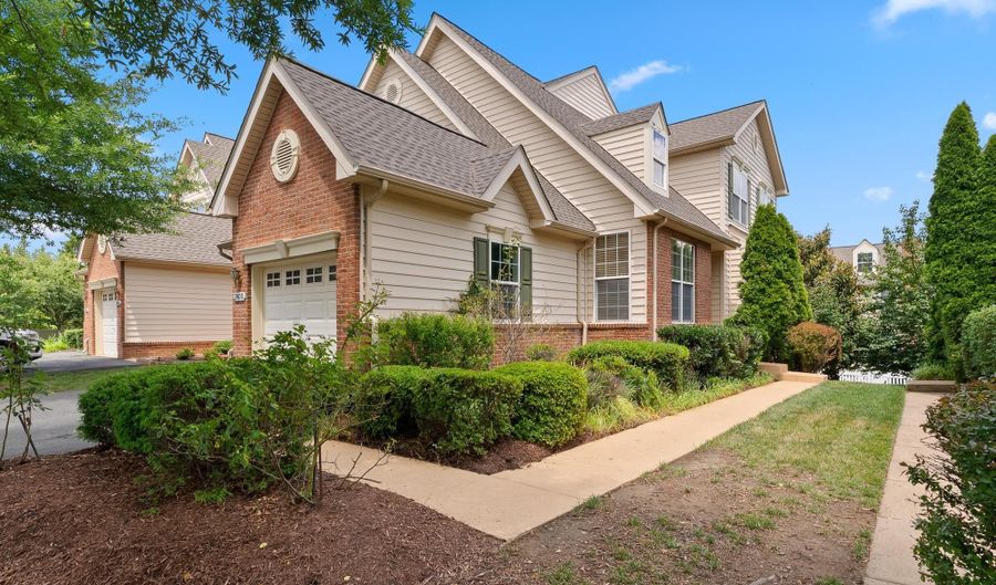 19608 EDGEMONT Sq, Ashburn, VA 20147 - 3 Beds, 3 Bath