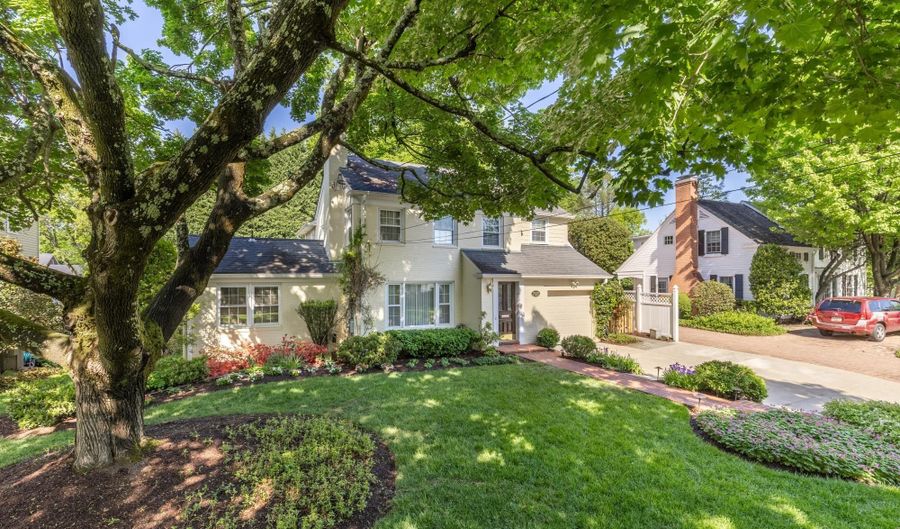 7822 MOORLAND Ln, Bethesda, MD 20814 - 4 Beds, 4 Bath