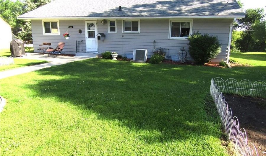 232 E Thielke Ave, Appleton, MN 56208 - 2 Beds, 2 Bath
