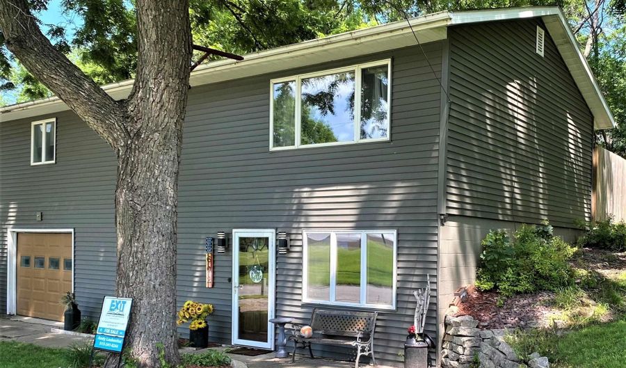 602 N Hall St, Algona, IA 50511 - 3 Beds, 2 Bath