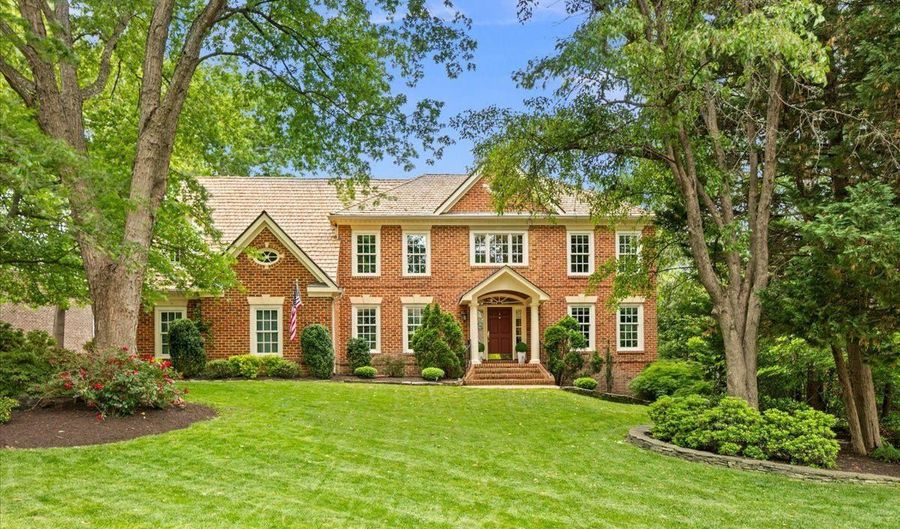 3801 WASHINGTON WOODS Dr, Alexandria, VA 22309 - 4 Beds, 4 Bath