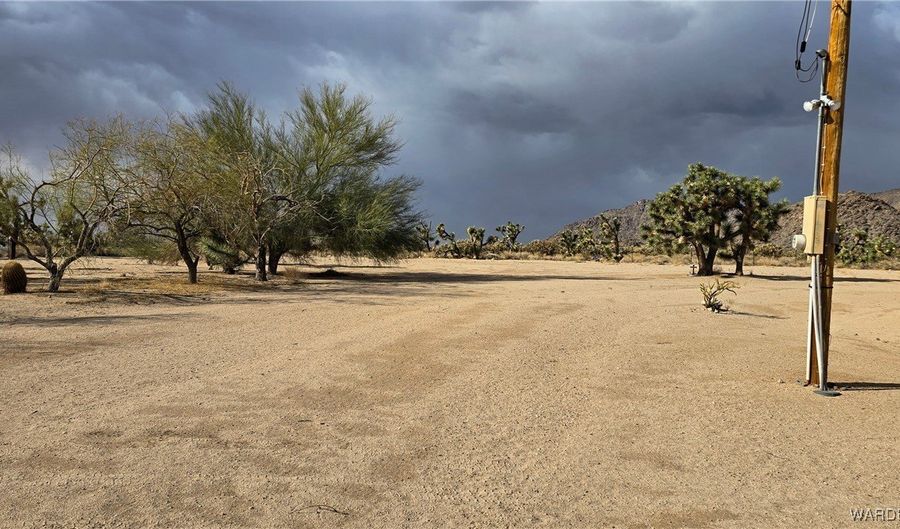 11658 S Sherry Rd, Yucca, AZ 86438 - 1 Beds, 1 Bath