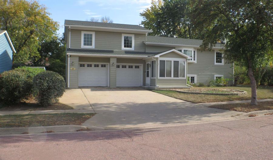 209 E Vera Ln, Brandon, SD 57005 - 4 Beds, 1 Bath