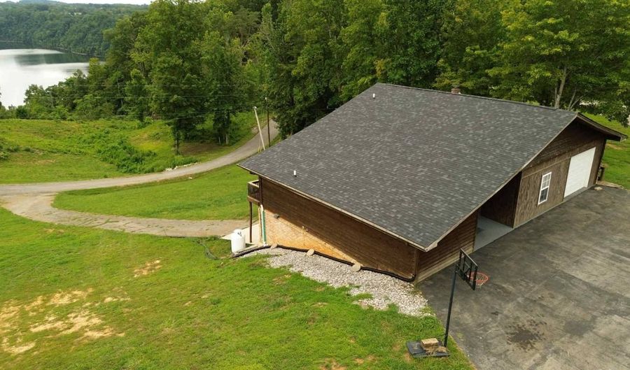 263 W Taxiway Dr, Albany, KY 42602 - 3 Beds, 3 Bath