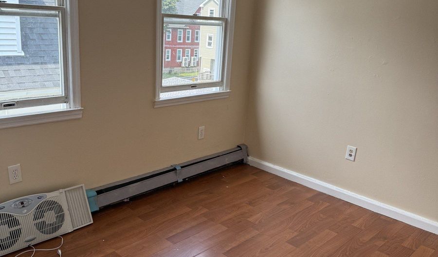 194 Parrott Ave, Bridgeport, CT 06606 - 3 Beds, 1 Bath