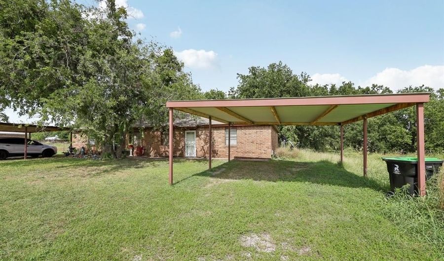 121 Cindy Ln, Weatherford, TX 76085 - 6 Beds, 4 Bath