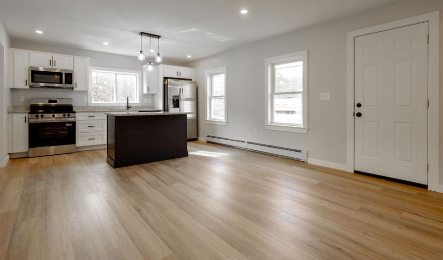 27 Washington St, Ashland, NH 03217 - 5 Beds, 2 Bath