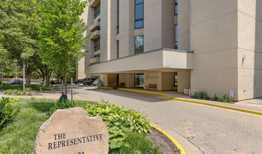 1101 S ARLINGTON RIDGE Rd 214, Arlington, VA 22202 - 2 Beds, 3 Bath