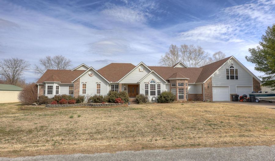 129 Riverview Dr, Anderson, MO 64831 - 4 Beds, 4 Bath