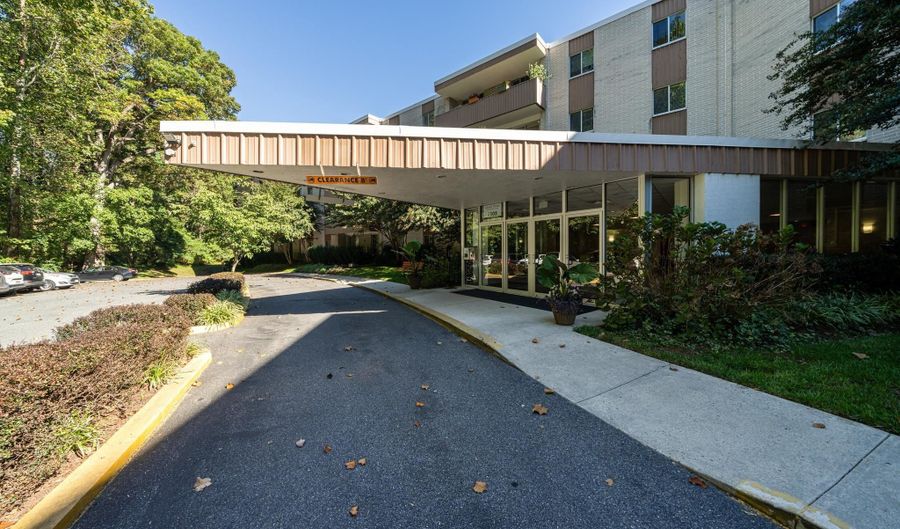 7505 DEMOCRACY Blvd 128A, Bethesda, MD 20817 - 2 Beds, 2 Bath