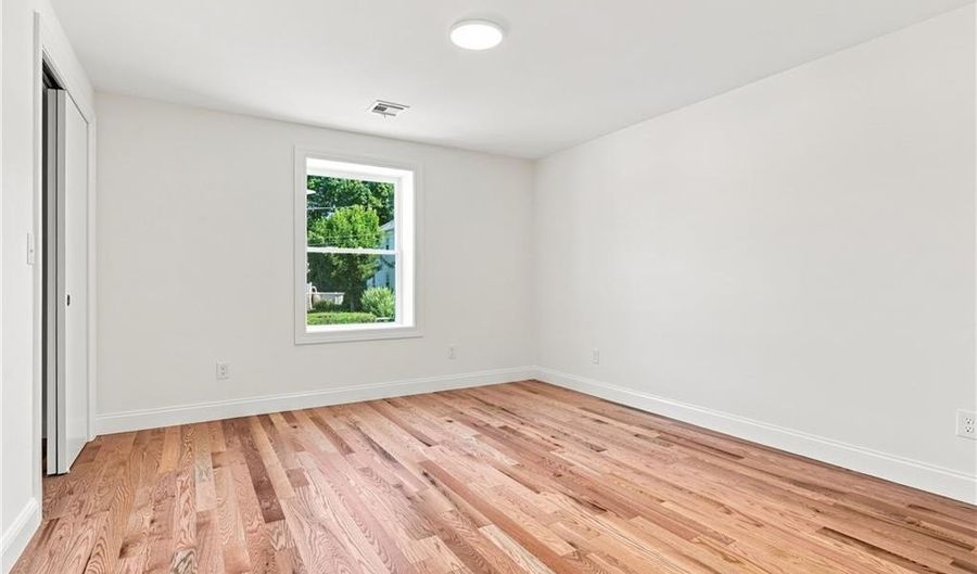 38 Winsor St, Cumberland, RI 02864 - 5 Beds, 4 Bath