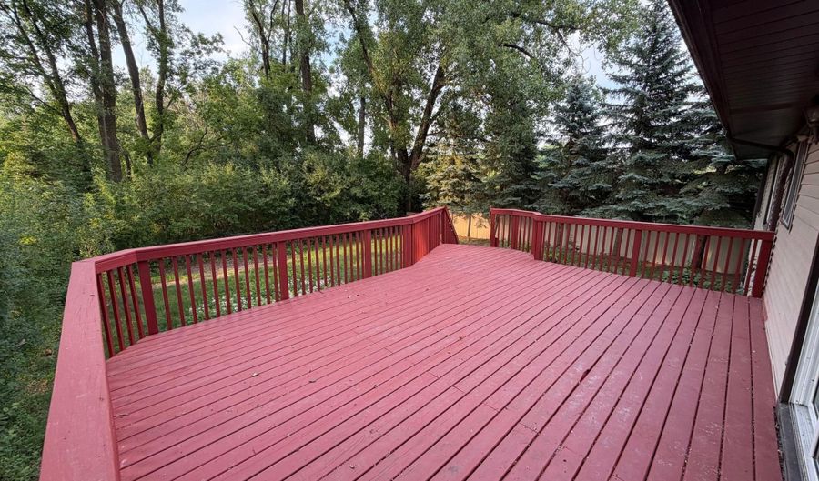 404 Cimarron Rd, Apple Valley, MN 55124 - 4 Beds, 3 Bath