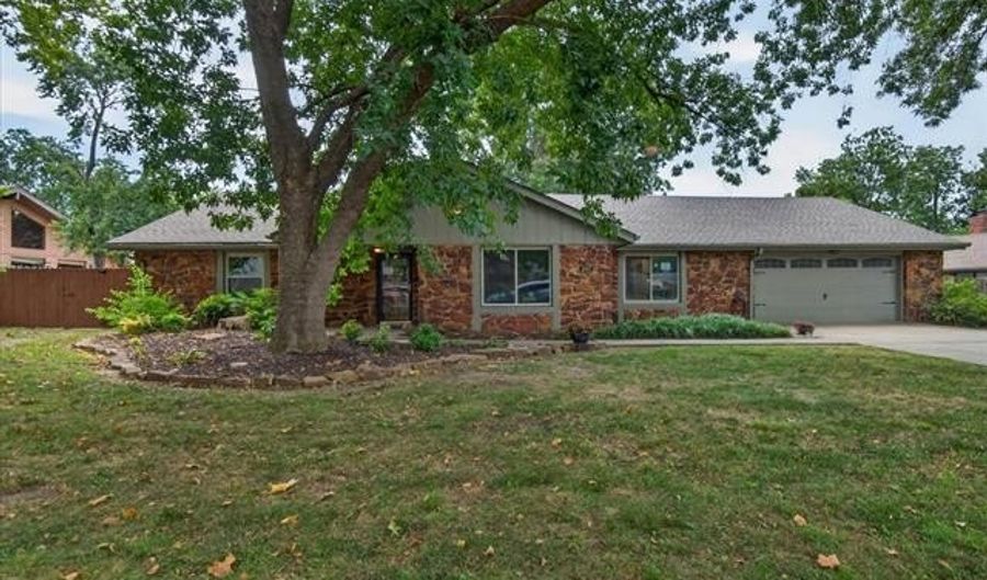 2417 Georgetown Dr, Bartlesville, OK 74006 - 4 Beds, 3 Bath