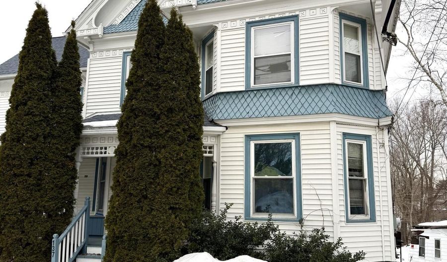 137 S Main St, Auburn, ME 04210 - 0 Beds, 2 Bath