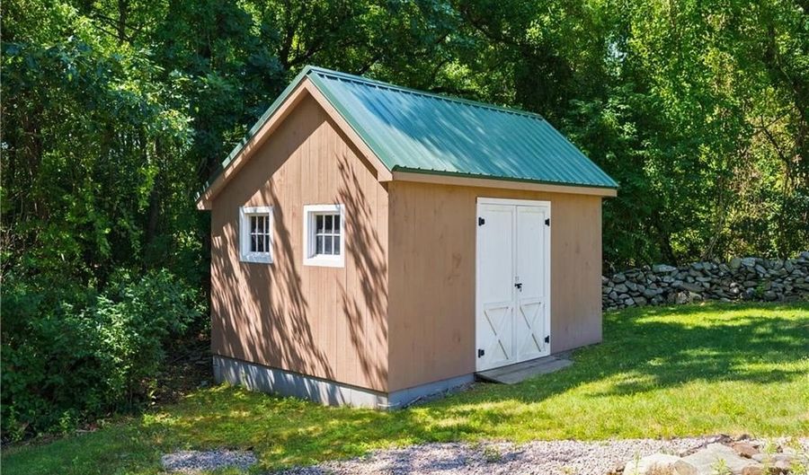 45 Pine Swamp Rd, Cumberland, RI 02864 - 5 Beds, 4 Bath