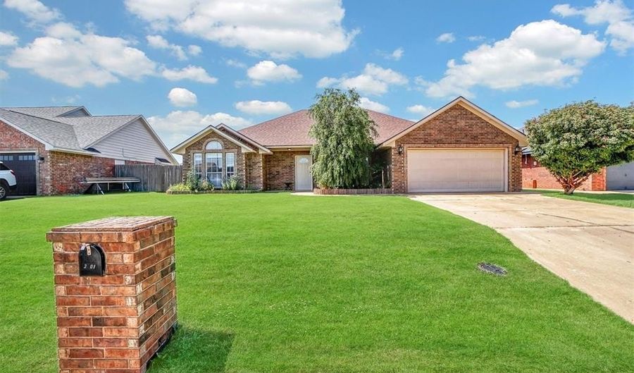 2901 N Towne Dr, Altus, OK 73521 - 3 Beds, 2 Bath