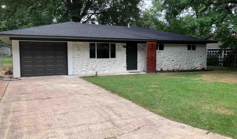 803 Upchurch St, Bald Knob, AR 72010 - 3 Beds, 2 Bath