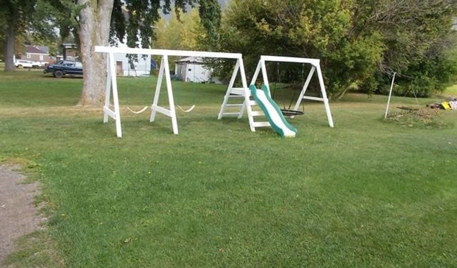 3752 Main St, Akron, MI 48701 - 3 Beds, 2 Bath