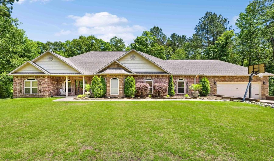 402 Demuth, Benton, AR 72019 - 4 Beds, 3 Bath