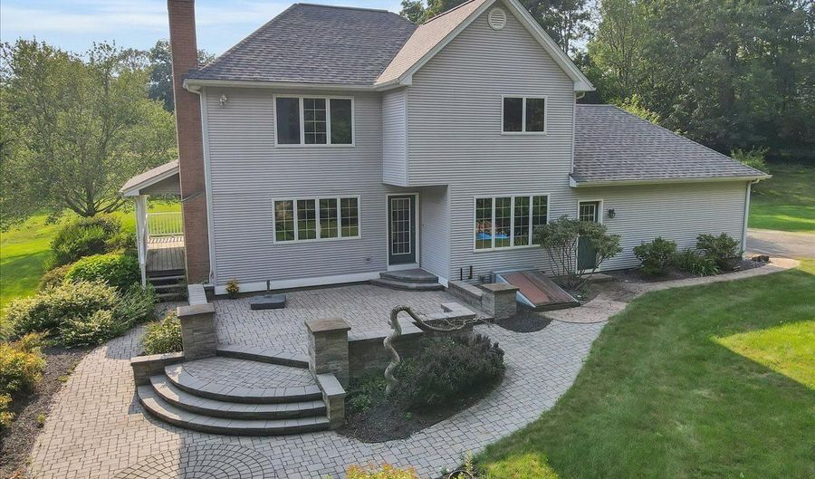 12 N Farms Rd, Coventry, CT 06238 - 3 Beds, 3 Bath