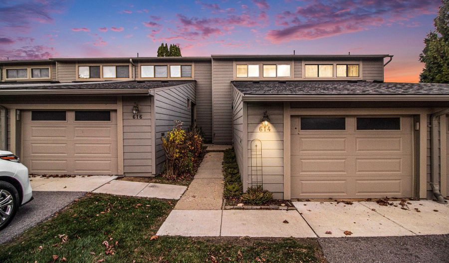 614 Peninsula Ct, Ann Arbor, MI 48105 - 2 Beds, 2 Bath