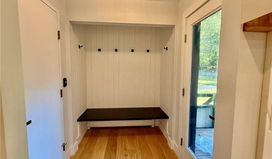280 W Reach Dr, Jamestown, RI 02835 - 4 Beds, 4 Bath
