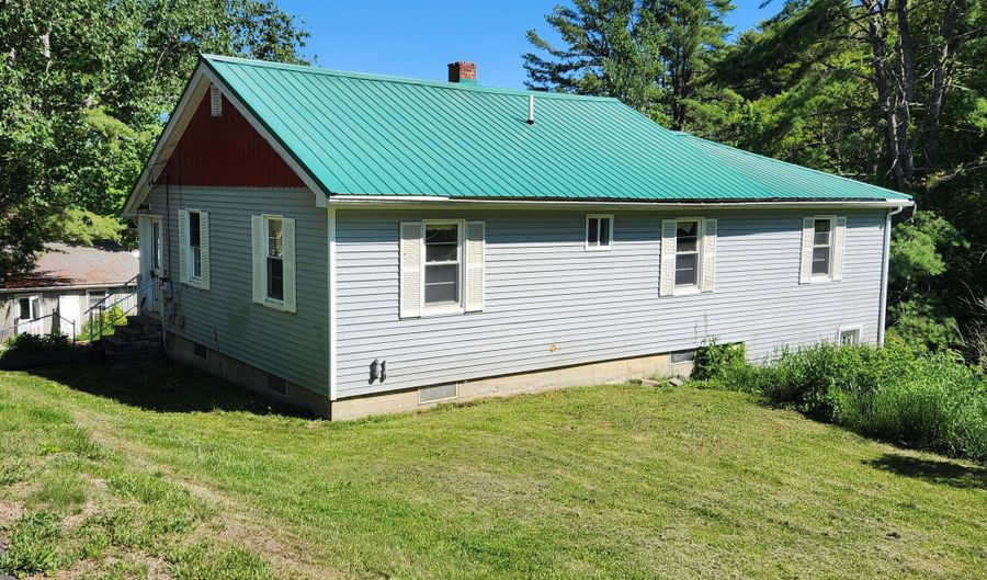 14 Getchell St, Bath, ME 04530 - 3 Beds, 1 Bath