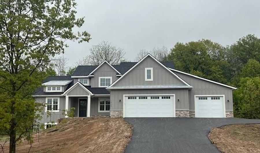 10188 Whitneyville Ave SE, Alto, MI 49302 - 5 Beds, 4 Bath