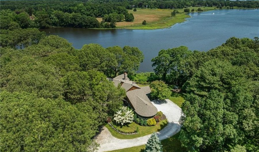 17 Pojac Point Rd, North Kingstown, RI 02852 - 4 Beds, 4 Bath