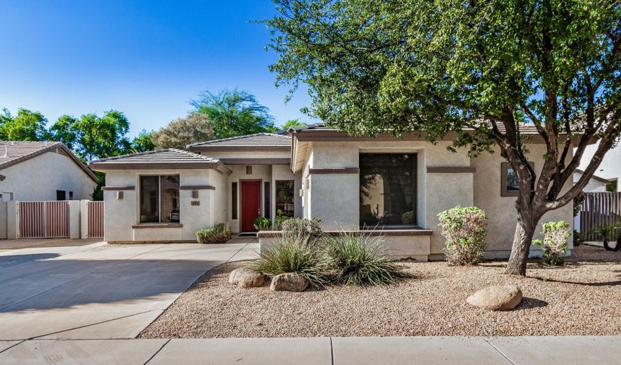 854 E AQUARIUS Pl, Chandler, AZ 85249 - 4 Beds, 3 Bath