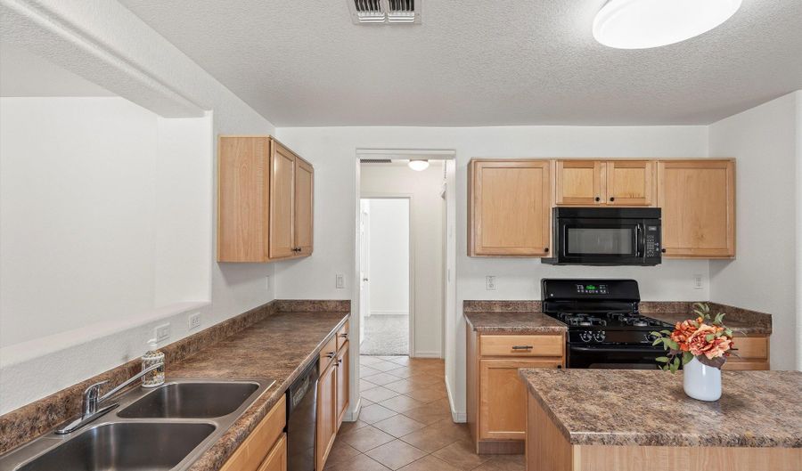 91 W Calle Mantilla, Sahuarita, AZ 85629 - 3 Beds, 2 Bath