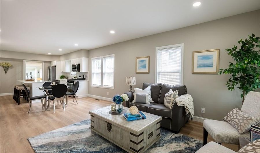 122 S Blossom St, East Providence, RI 02914 - 3 Beds, 1 Bath