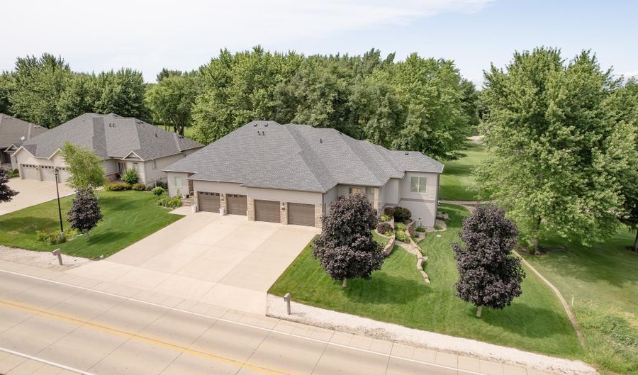 269 202nd St, Arnolds Park, IA 51331 - 3 Beds, 1 Bath