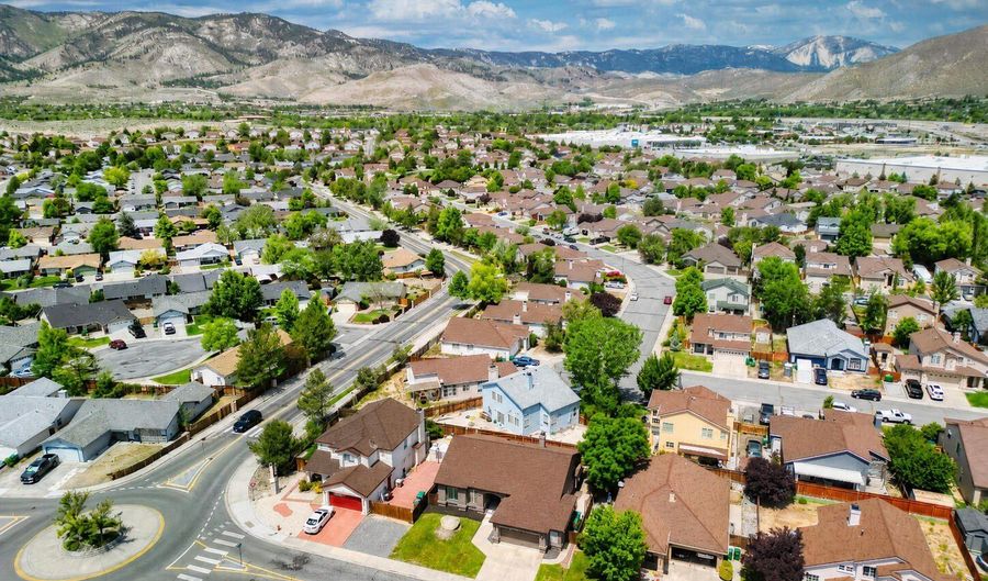 2560 Carriage Crest Dr, Carson City, NV 89706 - 3 Beds, 2 Bath