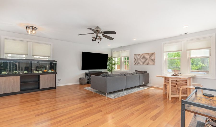 1237 Fox River Dr, Algonquin, IL 60102 - 3 Beds, 3 Bath
