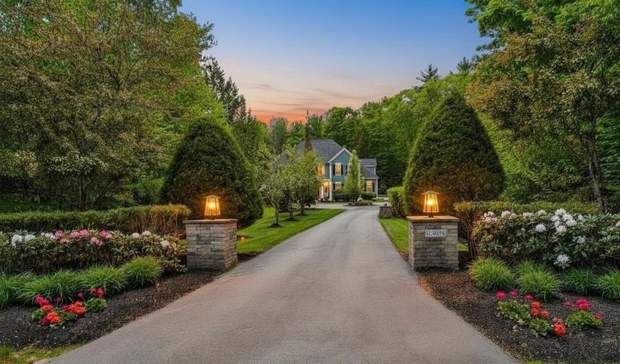 14 Aspen Ln, Bedford, NH 03110 - 5 Beds, 6 Bath