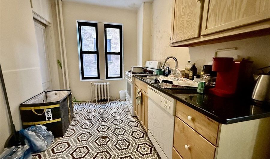 452 Park Dr 2, Boston, MA 02215 - 3 Beds, 1 Bath
