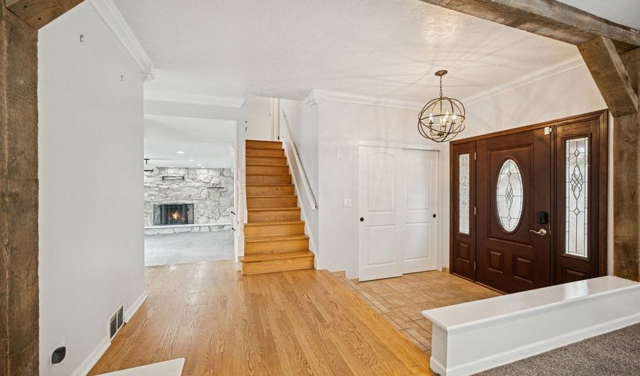 2425 N Drury Ln, Arlington Heights, IL 60004 - 5 Beds, 3 Bath