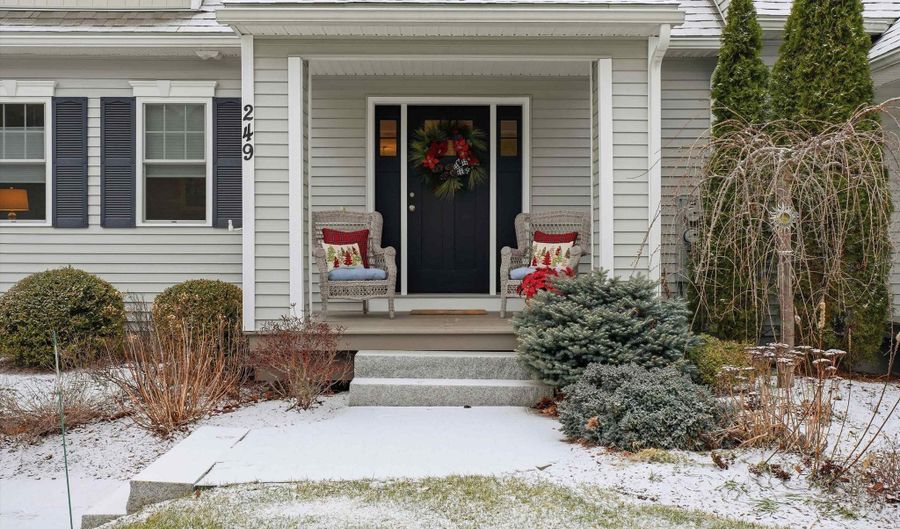 249 Villager Rd, Chester, NH 03036 - 2 Beds, 3 Bath